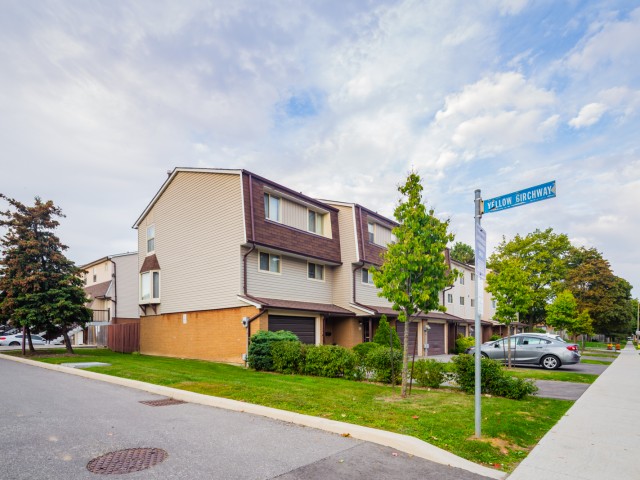 11 Yellow Birchway Townhouses photo