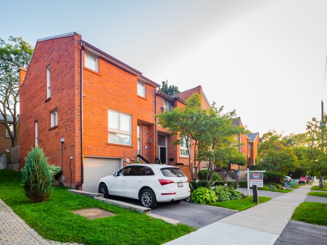 Bedford Glen Townhomes photo
