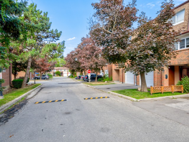 68 Black Hawkway Townhouses photo