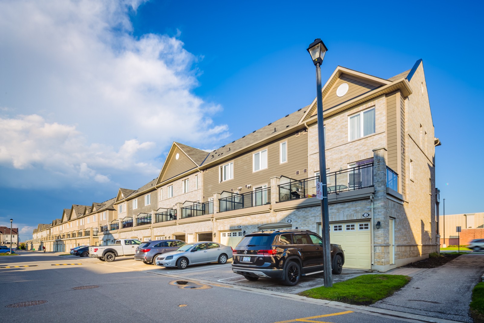 2915 Hazelton Pl Townhouses at 2891 Rio Crt, Mississauga 1