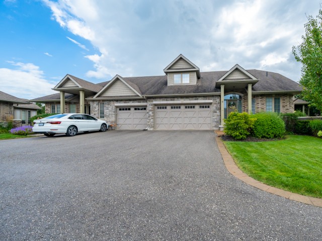 10 Reddington Dr Townhouses hero image