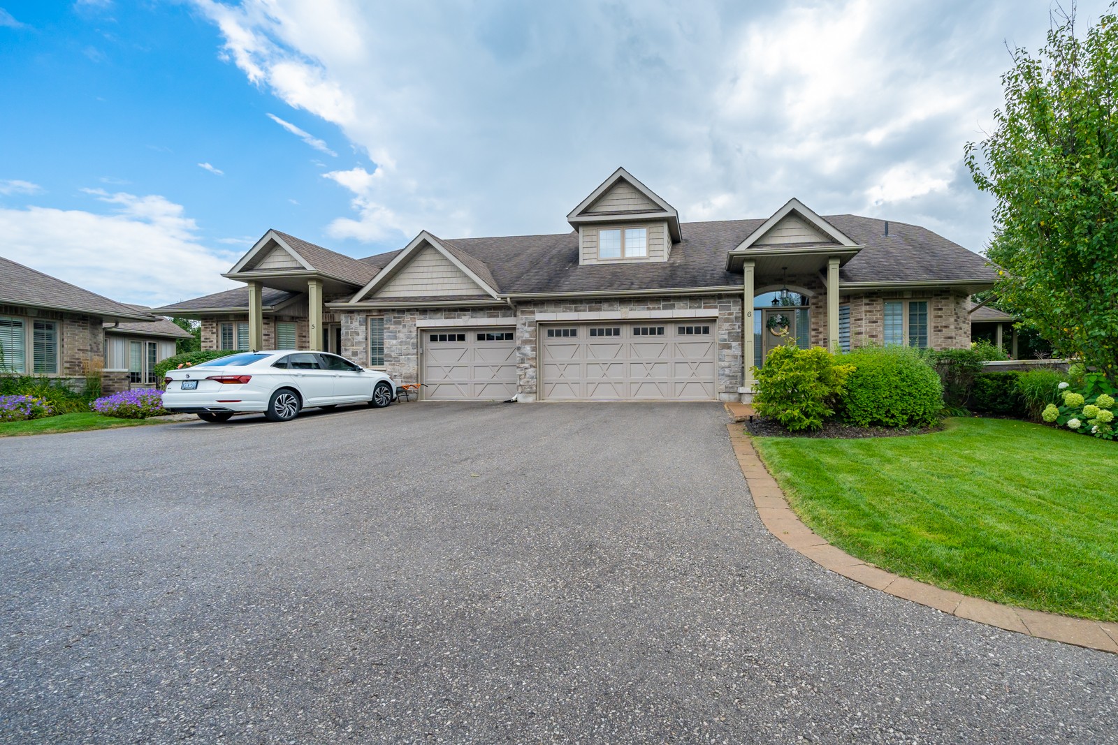 10 Reddington Dr 10 Reddington Dr Townhouses Condos.ca