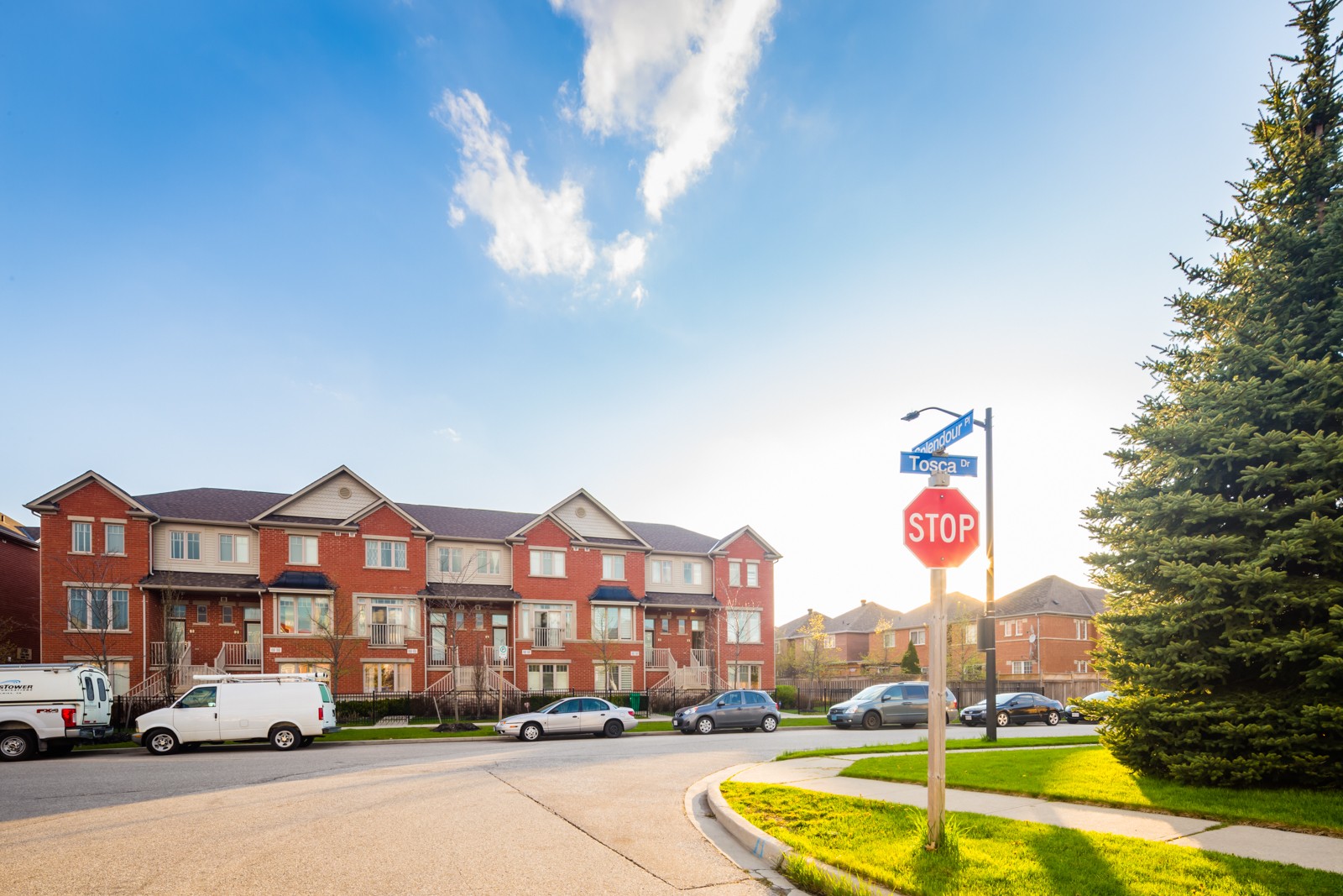 5750 Tosca Dr Townhouses at 5750 Tosca Dr, Mississauga 1