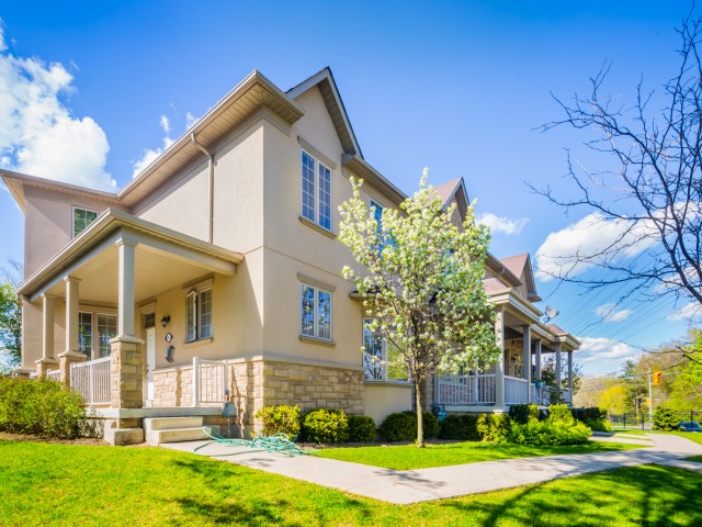 1003 Lorne Park Rd Townhouses