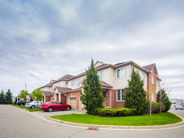 6035 Bidwell Tr Townhouses