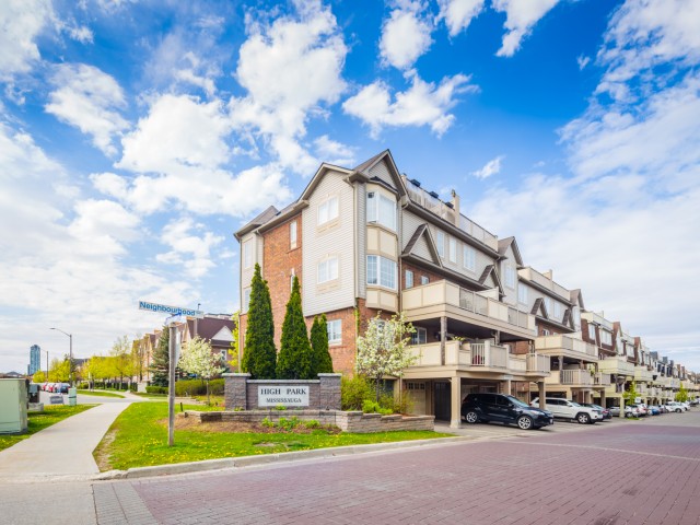 704 Neighbourhood Circ Townhouses