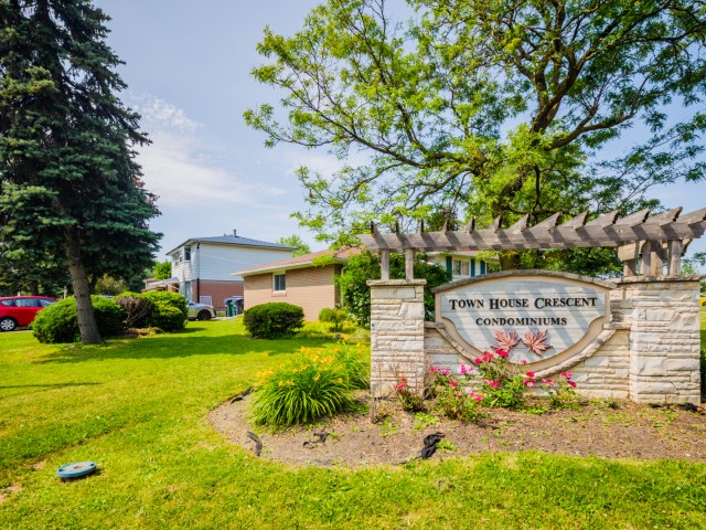 Town House Crescent Condominiums