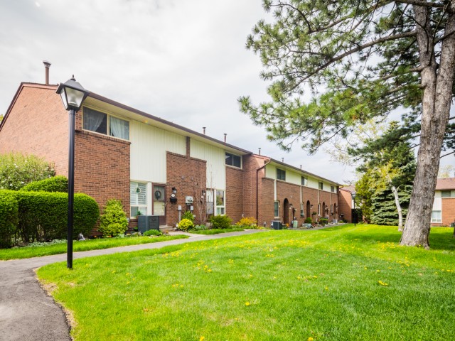Flamewood Drive Townhouses