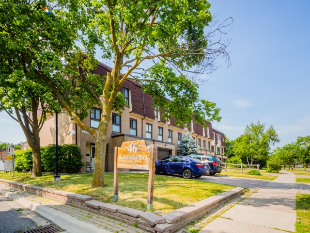 46 Dearbourne Townhouses