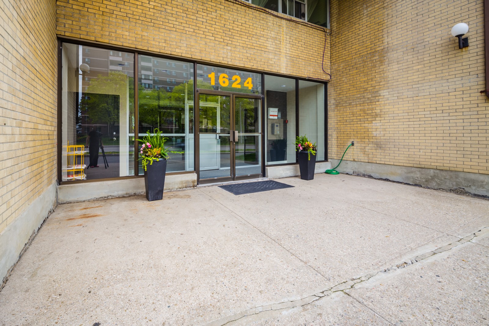 Mississauga Terrace at 1624 Bloor St, Mississauga 1