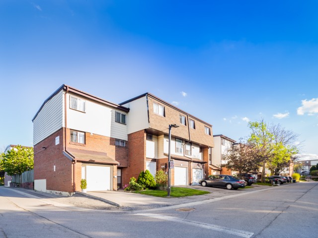 180 Mississauga Valley Townhouses