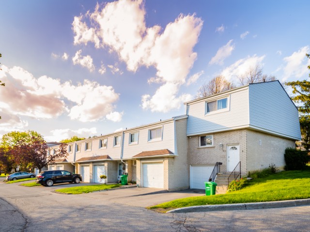 400 Mississauga Valley Townhouses