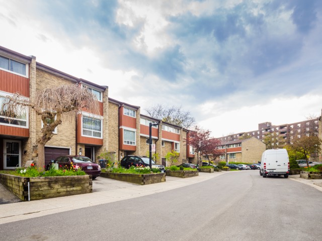 915 Inverhouse Drive Townhouses