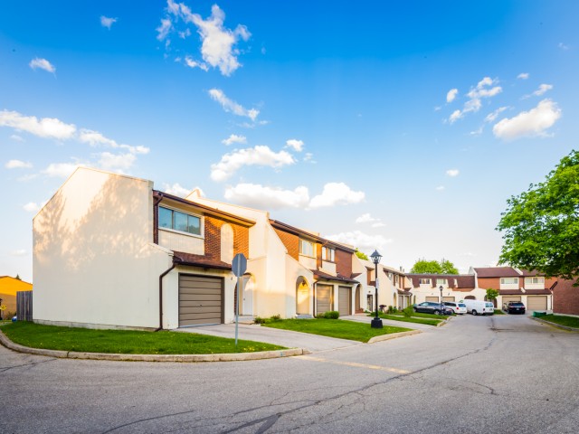 41 Mississauga Valley Townhouses