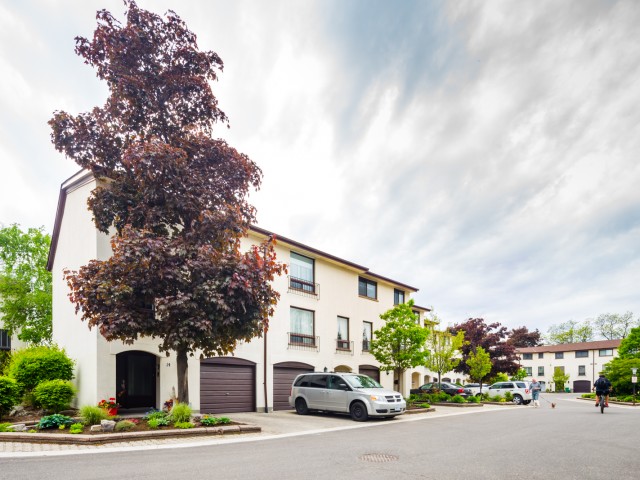 6679 Shelter Bay Townhouses