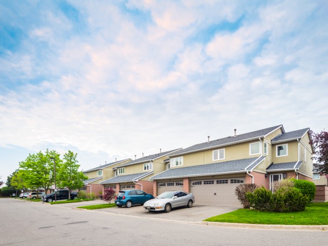 3125 Fifth Line Townhouses