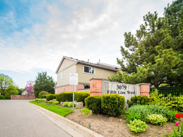 3079 Fifth Line Townhouses photo