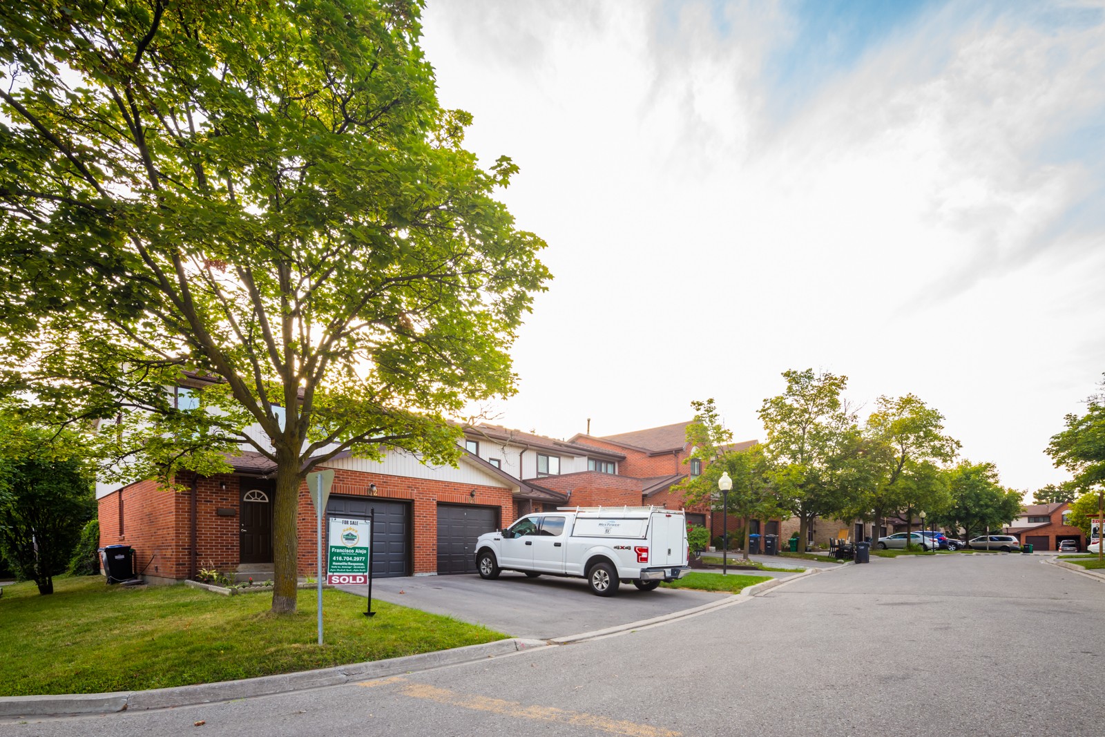 Dawson Crescent Townhouses at 105 Dawson Crescent, Brampton 1