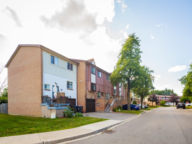 2 Sir Lou Drive Townhouses photo