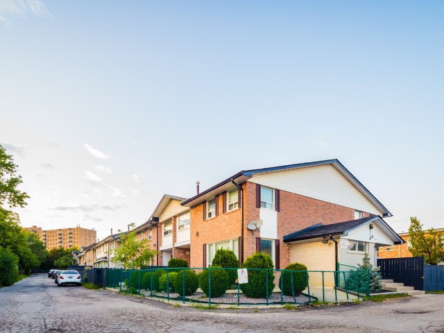 61 Ardglen Drive Townhouses photo