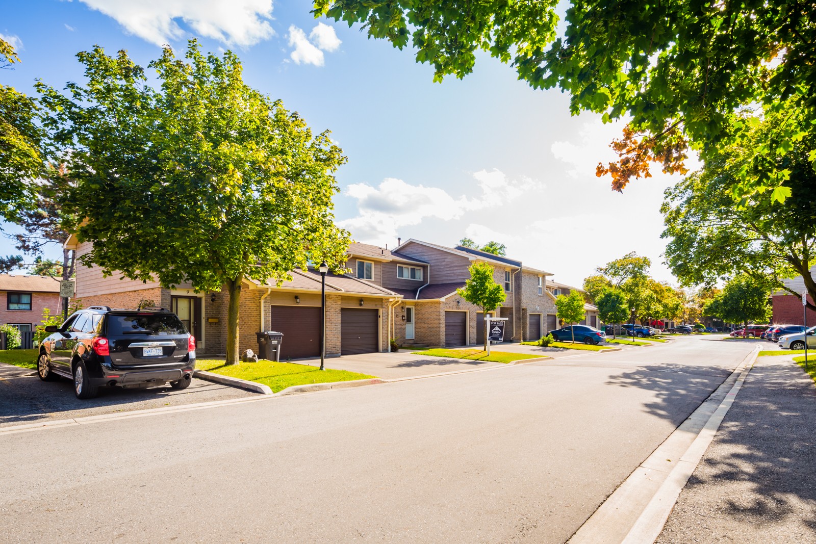 98 Foster Crescent Townhouses at 2 Foster Crescent, Brampton 1
