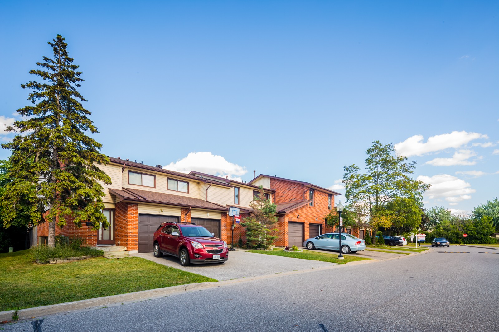 Collins Crescent Townhouses at 2 Collins Crescent, Brampton 0