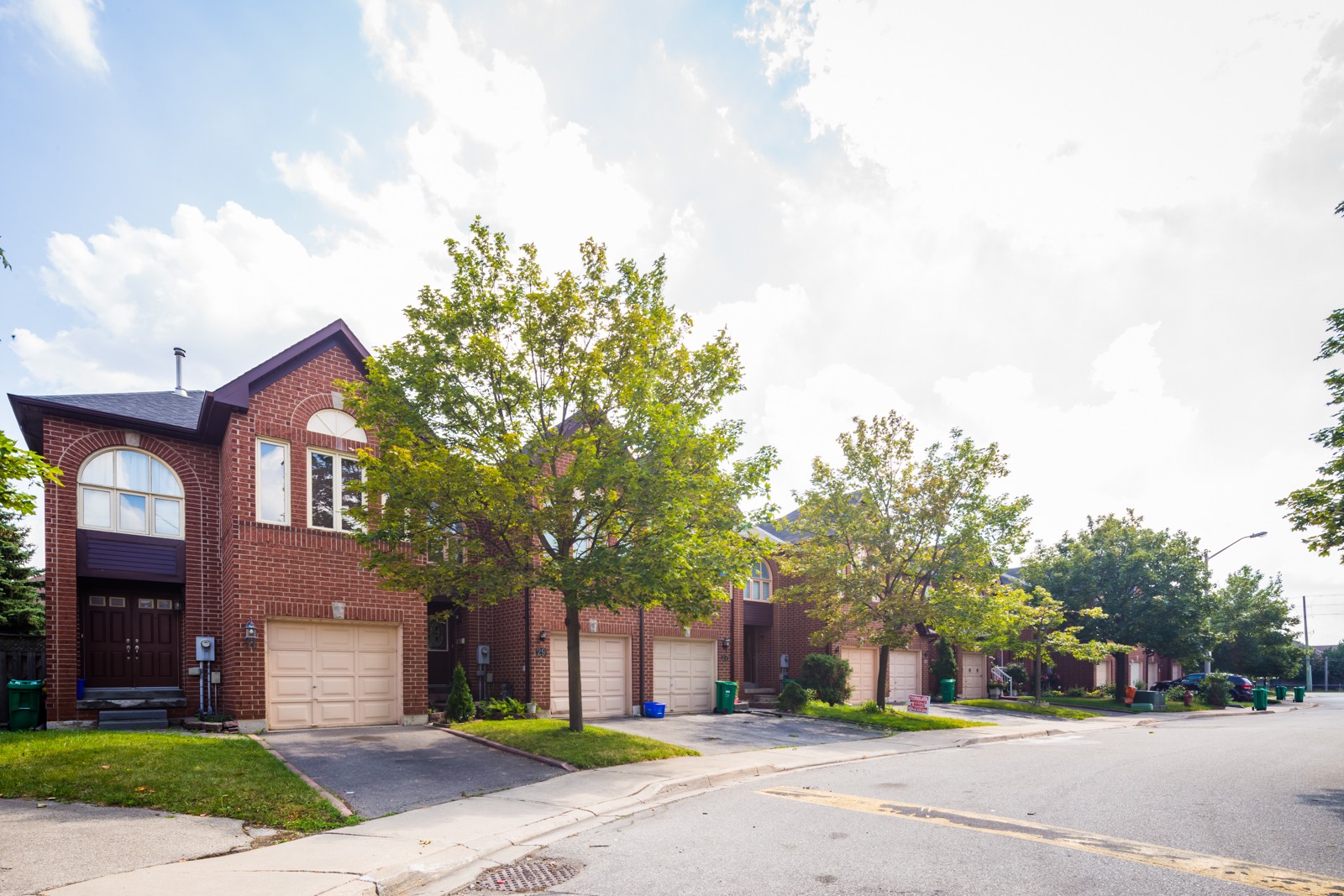 Goldenlight Circle Townhouses at 61 Goldenlight Cir, Brampton 0