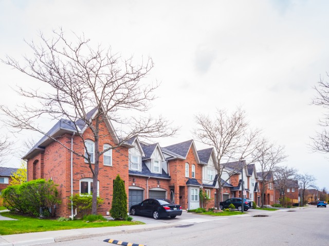 5865 Dalebrook Crescent Townhouses