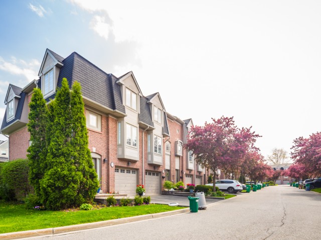 3140 Fifth Line Townhouses photo