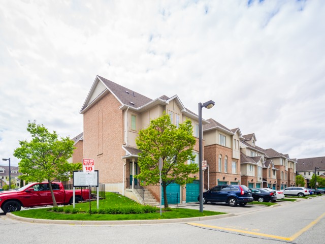 1050 Bristol Road Townhouses