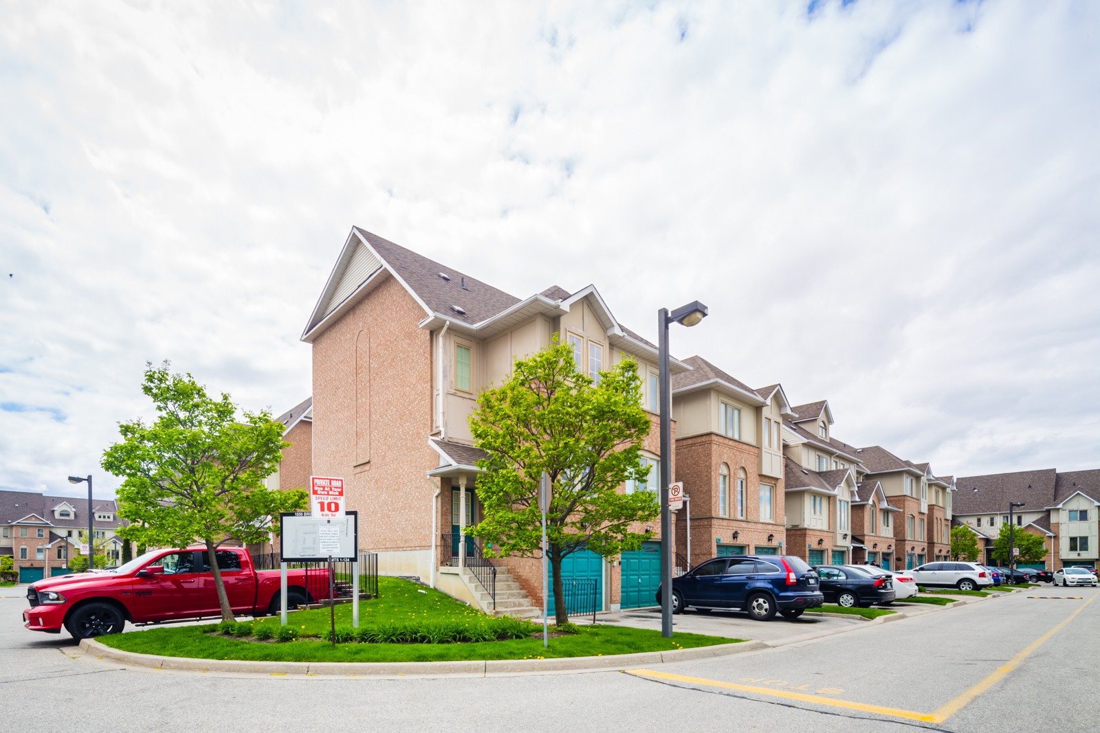 1050 Bristol Road Townhouses at 1050 Bristol Rd W, Mississauga 0