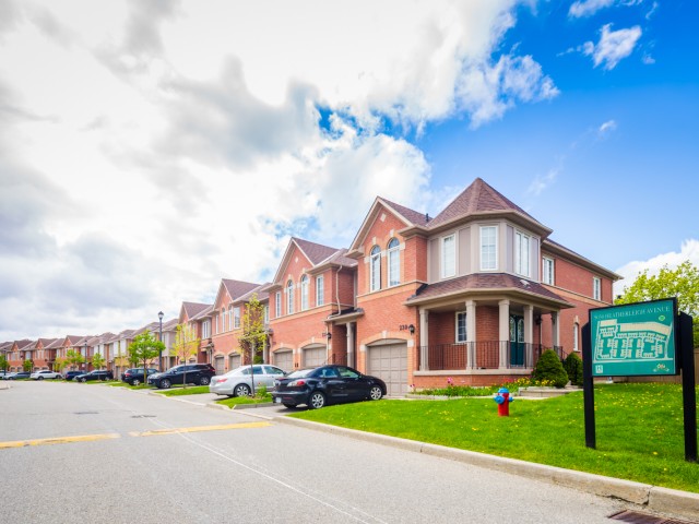 5030 Heatherleigh Ave Townhouses