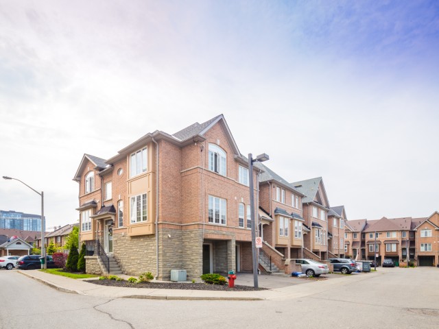 50 Strathaven Dr Townhouses