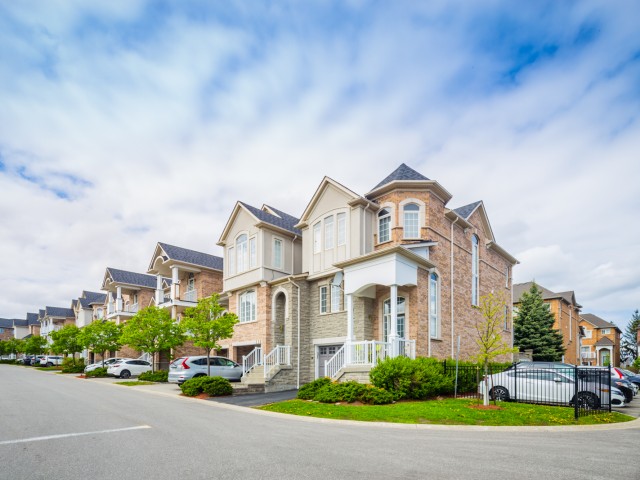 601 Shoreline Dr Townhouses