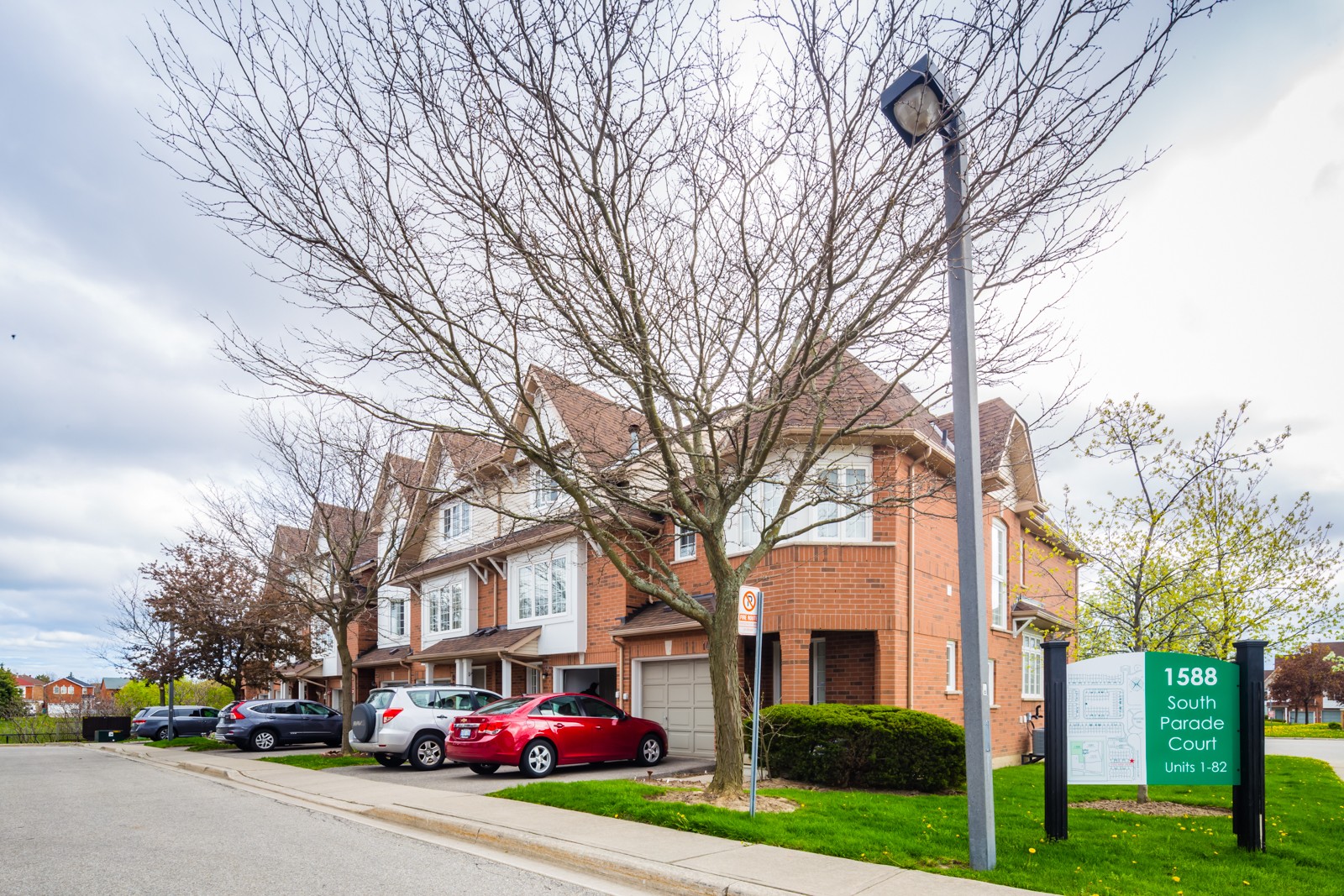 1588 South Parade Crt Townhouses at 1588 S Parade Crt, Mississauga 1