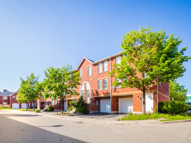 6860 Meadowvale Townhouses