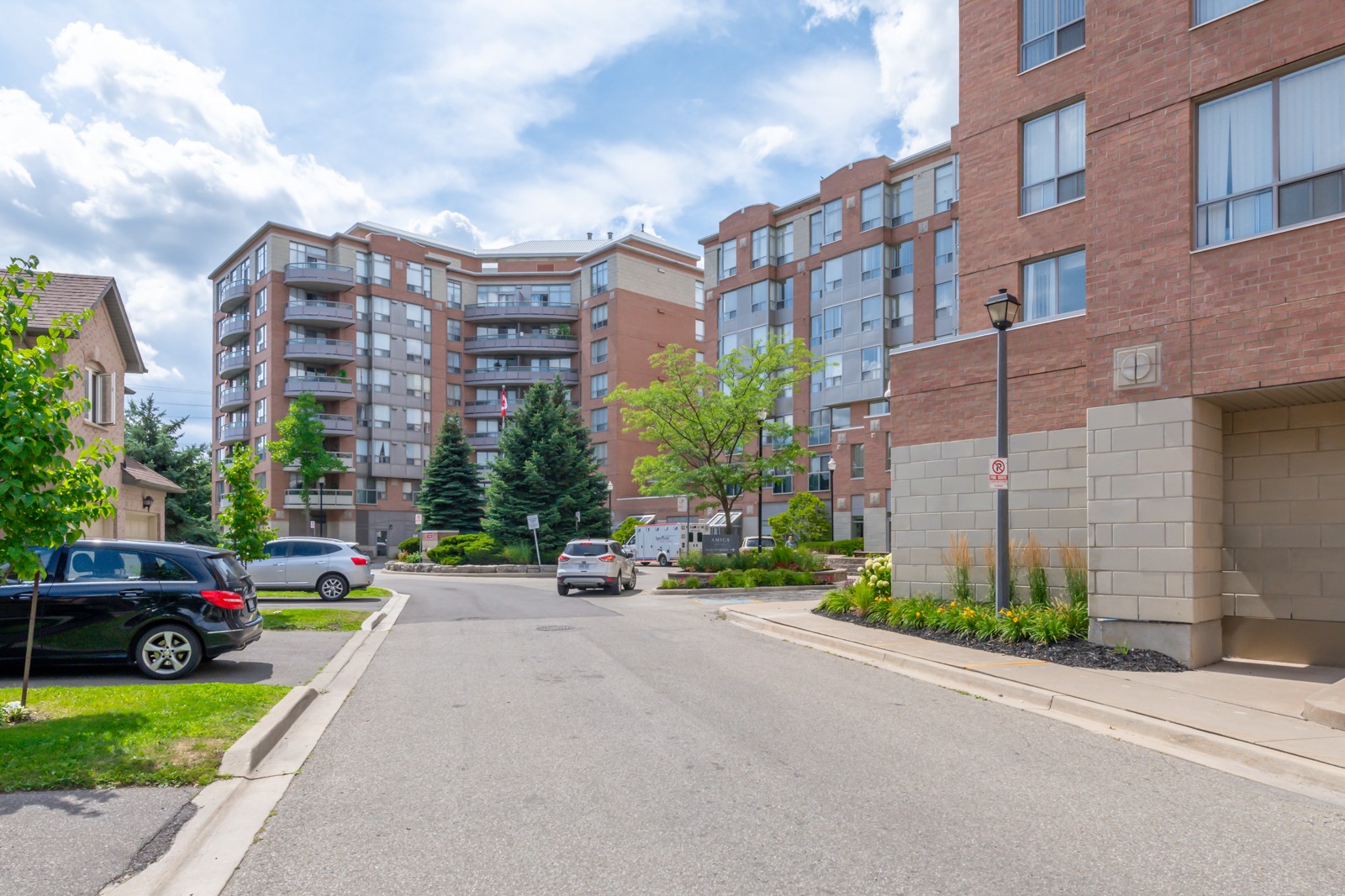 4600 Kimbermount Avenue Townhouses at 4600 Kimbermount Ave, Mississauga 0