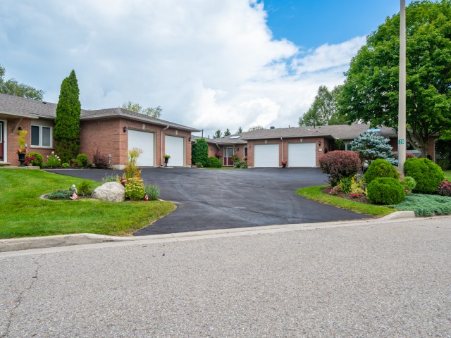 28 Reddington Dr Townhouses hero image