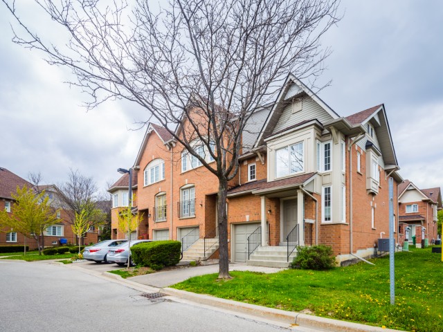 1591 South Parade Crt Townhouses
