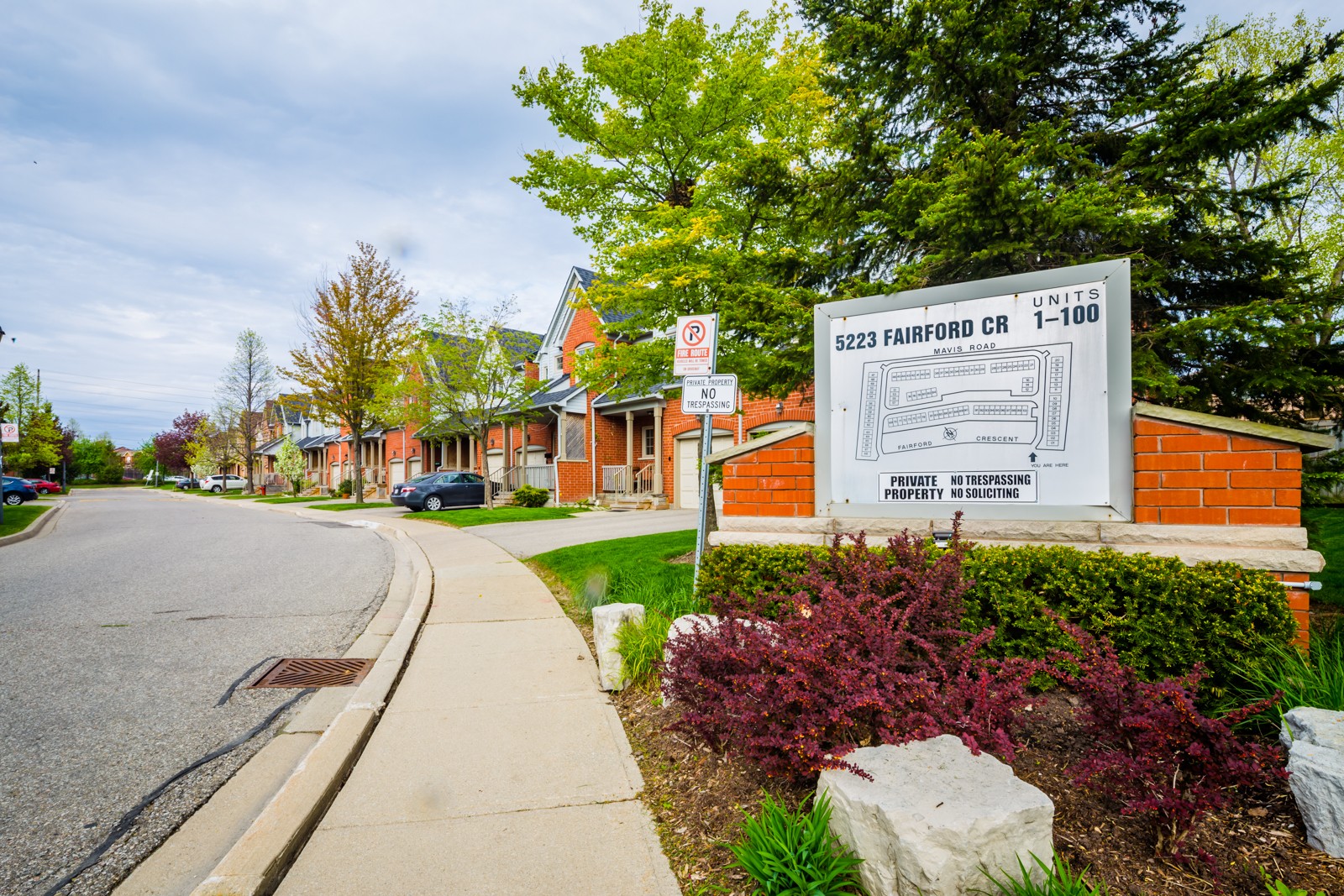 5223 Fairford Cres Townhouses at 5223 Fairford Crescent, Mississauga 1