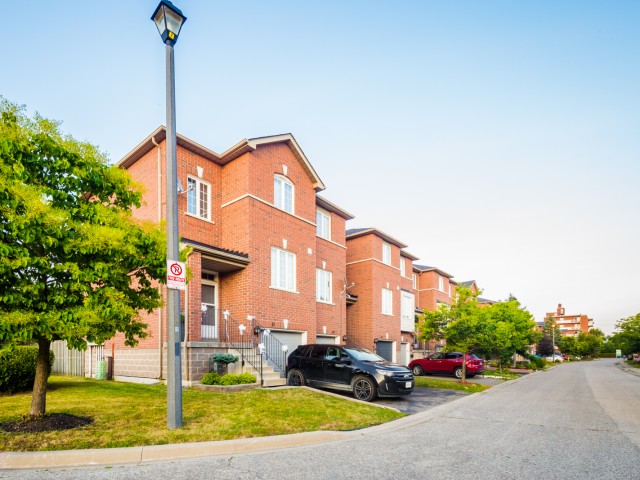 120 Railroad St Townhouses
