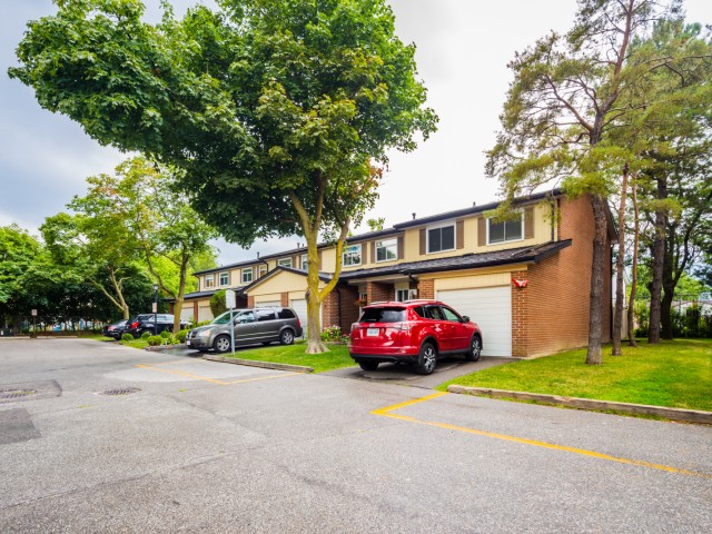 170 Havelock Dr Townhouses