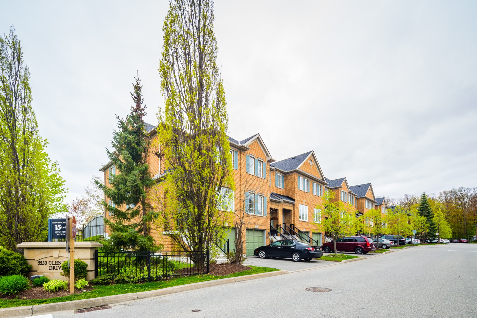 5530 Glen Erin Drive Townhouses at 5530 Glen Erin Dr, Mississauga 0