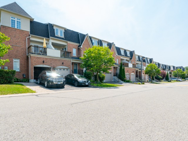 1 Sprucedale Way Townhouses