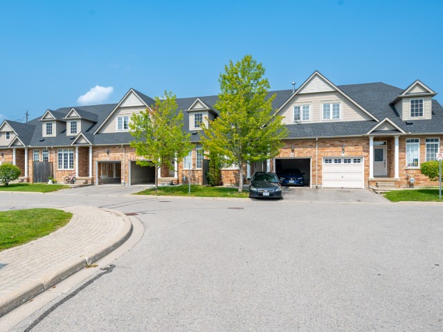 19 Niagara Drive Townhouses photo