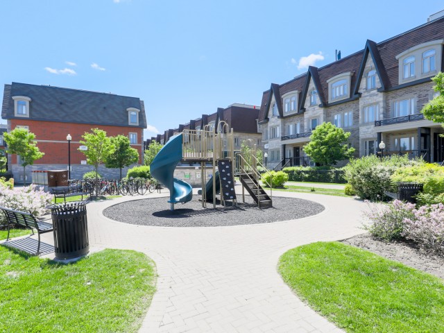 326 John St Townhouses