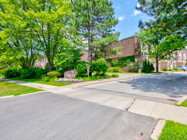 653 Village Parkway Townhouses