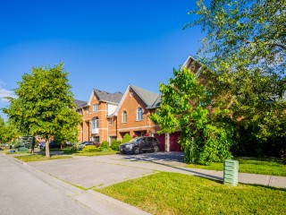 Royal Chapin Crescent Townhouses photo