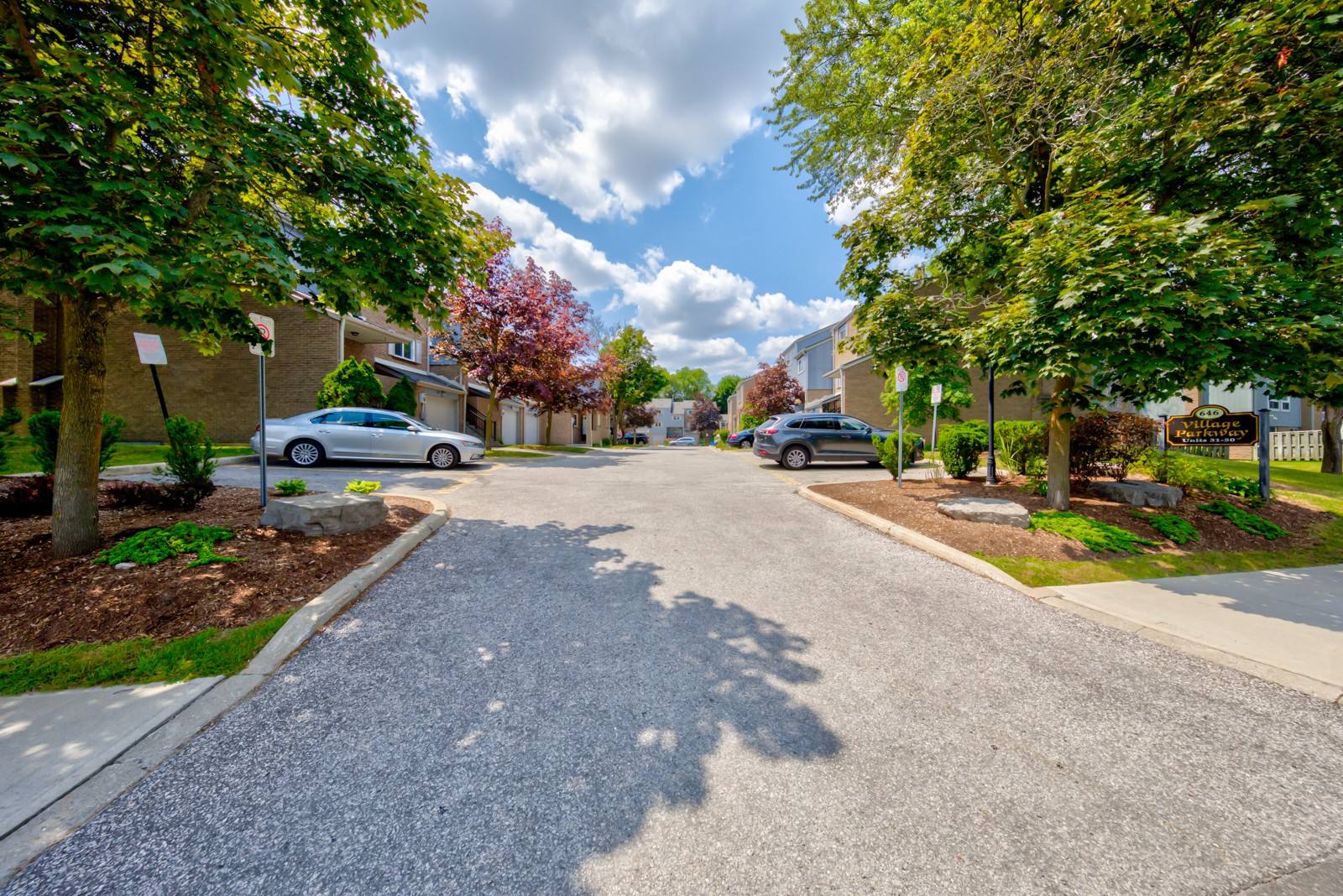 646 Village Parkway Townhouses at 646 Village Pkwy, Markham 1