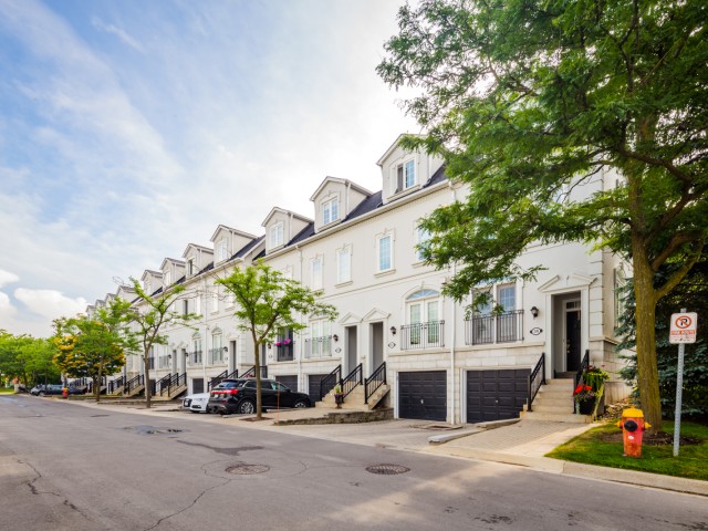 38 Hunt Ave Townhouses
